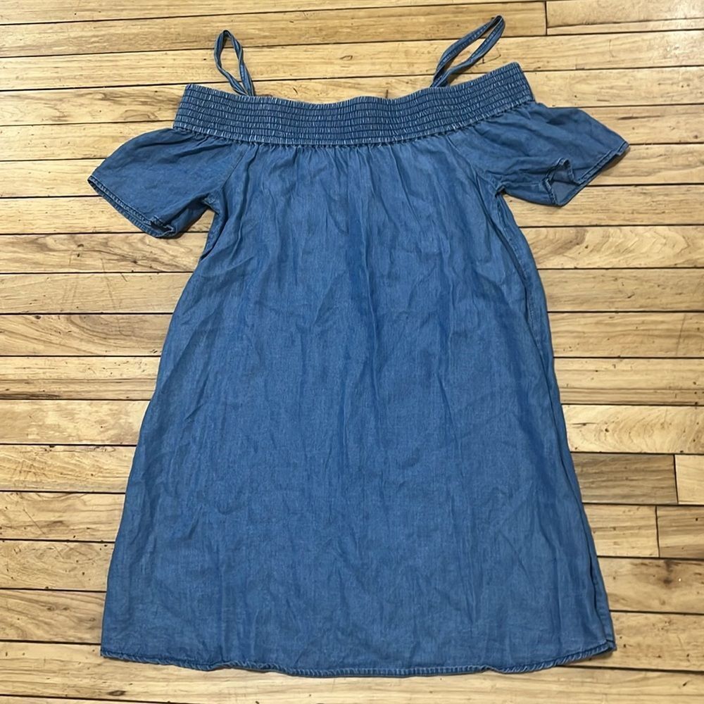Q&A Off-the-Shoulder Mini Shift Dress Short Sleeve Peasant Blue Chambray M Strap